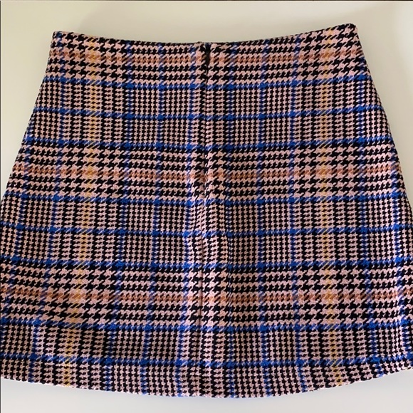 Plaid Skirt - Picture 5 of 6